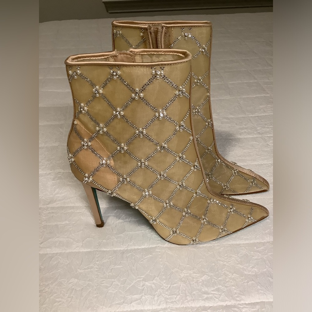 Betsy Johnson Larkk Ankle Boots Size 9